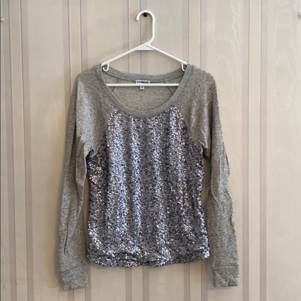 Sweatshirt.